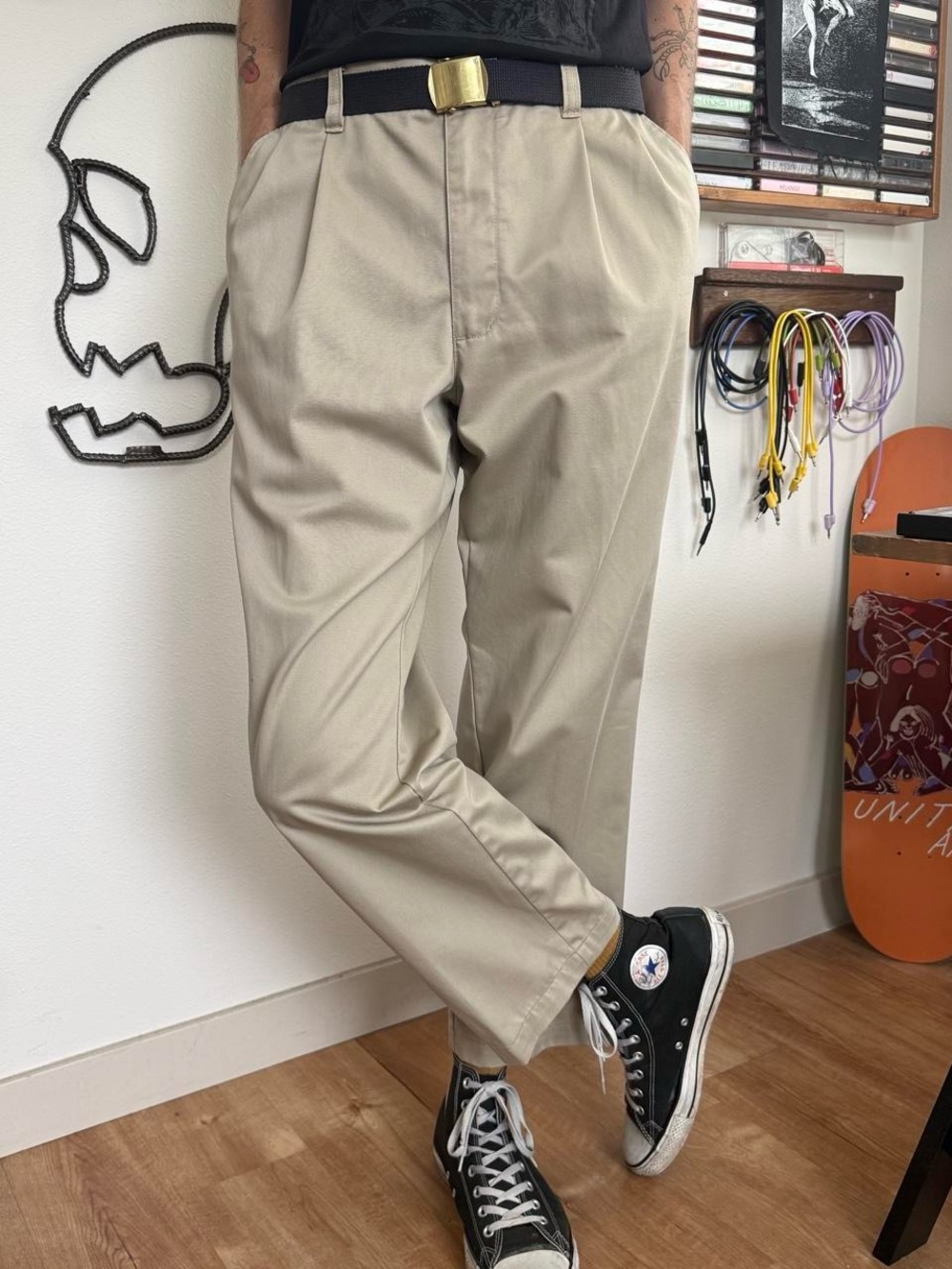 Vintage 2000s Khaki High Waisted Pleated Trousers ~ 35 x 30 - Picture 3 of 7